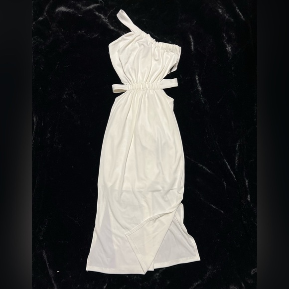 NWT-Cutout One-Shoulder white Midi Dress
SZ XS - Picture 7 of 7